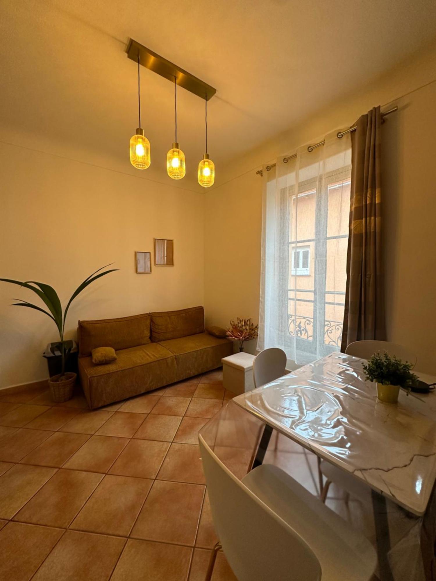 Villarey Home - Central Apartment In マントン エクステリア 写真